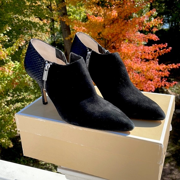 Michael Kors Clara Mid Bootie Suede Zip Heel EUC - Picture 1 of 13